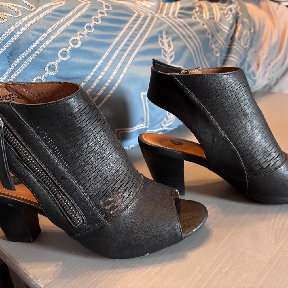 Dress Barn Black Peep-Toe Heels